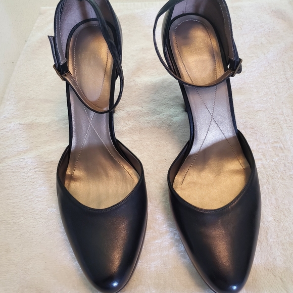 Shoes - Picture 2 of 9